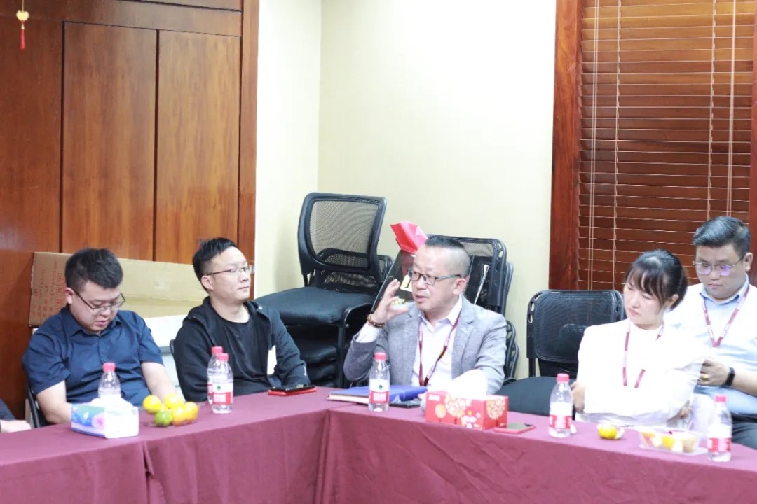 熱烈歡迎深圳市芯片行業(yè)協(xié)會(huì)蒞臨君林集團(tuán)交流座談! 熱烈歡迎深圳市芯片行業(yè)協(xié)會(huì)蒞臨君林集團(tuán)交流座談!