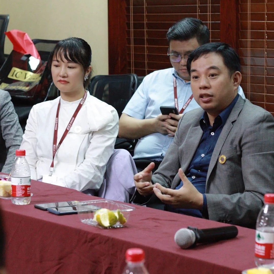 熱烈歡迎深圳市芯片行業(yè)協(xié)會(huì)蒞臨君林集團(tuán)交流座談! 熱烈歡迎深圳市芯片行業(yè)協(xié)會(huì)蒞臨君林集團(tuán)交流座談!