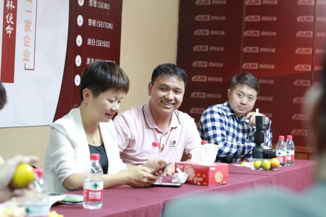 熱烈歡迎深圳市芯片行業(yè)協(xié)會(huì)蒞臨君林集團(tuán)交流座談! 熱烈歡迎深圳市芯片行業(yè)協(xié)會(huì)蒞臨君林集團(tuán)交流座談!