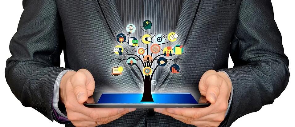 2020年11月15日,區域全面經濟伙伴關系協定(RCEP)正式簽署,“超級自貿區”初見雛形,同時,伴隨中國經濟正邁向高質量發展階段,越來越多中國企業走出國門,擁抱世界。 圖片 2021中國跨國公司排行榜顯示,上榜100強企業資產總額合計為93815億元,百強企業海外營收合計為65569億元,入圍門檻為海外資產109.39億元。 這些跨國企業已經成為我國經濟發展中的主力軍之一,中國進入全球最大“自貿區”后,它們的經營活動和市場范圍跨度更大,從而使得專利技術和專利產品也往往在多個國家制造、銷售、使用,因此,海外知識產權保護已成為企業走出去的“必修課”。 近年企業“走出去”時所遇情況 RCEP簽署之后,RCEP的跨境投資和電子商務安排,以及知識產權保護措施等,也將會加強區內的商貿合作。 如今,中國每年的專利、商標申請量穩居世界首位,通過《專利合作條約》途徑提交的專利申請量和通過《商標國際注冊馬德里協定》提交的商標申請量,已經分別位居全球第二位和第三位。 盡管如此,但一直以來,我國企業普遍存在海外知識產權保護意識不強、風險防控能力較弱的問題↓↓ 根據《中國知識產權報》發表相關內容與數據顯示,目前,海外知識產權糾紛頻發,已經成為我國企業“走出去”面臨的重要障礙。近年,我國成為除美國之外遭遇“337調查”最多的國家,涉及電子通信、生活消費品、醫療器械、汽車、機械、醫藥、材料、機器人等諸多領域。 圖片 此外,中國企業在海外遭商標搶注情況依舊時有發生——“同仁堂”在日本遭遇商標搶注,“王致和”在德國被搶注,“紅星”在歐盟被搶注,120多個中國玩具企業的商標在智利被一名商人批量搶注…… 企業在海外知識產權保護面臨的問題 目前,我國將知識產權合作視為國際創新合作的橋梁,加入了幾乎所有主要的知識產權國際公約,與全球60多個國家、地區和國際組織簽訂了多雙邊合作協議和諒解備忘錄,與50個世界知識產權組織成員國建立正式合作關系,我國專利審查高速路(PPH)合作伙伴增加到30個。 即使我國不斷完善知識產權體系,但知識產權保護具有區域性特點,企業在走出國門時依舊面臨以下主要問題: 1. 知識產權保護意識比較弱,一些企業在走出國門時,往往會忽略知識產權的保護,遇到相關問題時容易手足無措,在海外后保護自己知識產權的能力、人力、信息等綜合能力比較薄弱。 2. 企業在海外獲取相應資源相對困難,對國外相關機構、執法部門機制、制度、環境與司法政策等不了解。 關于海外知識產權方面的建議 綜上,企業到海外拓展市場,對競爭者而言可能構成威脅,若不多加注意,容易被復制產品或者是被指控復制他人產品,若無知識產權方面的保護,企業在維權時則處于被動狀態,在市場角逐中處于劣勢。因此,在企業“走出去”前,還應做好這一門“必修課”↓↓ 圖片 1. 在國內將準備工作做足 目前,我國在知識產權實體法規已經與國外高度接軌,因而在“走出去”之前,可以先在國內開展侵權檢索和分析,對案件前景有所預期,提前做好預警工作。 2. 盡早進行知識產權戰略部署 對于企業的核心技術,以及圍繞核心技術的外圍技術、配套設施的開發等均要盡早的進行專利申請,尤其在想要進行貿易的目標國家更,要盡可能早的進行海外專利申請,企業的生命力在于技術創新,創新的技術經過申請專利才能獲得法律保護。 海外知識產權的意義 在海外申請知識產權保護不僅僅是商標這回事,還事關市場競爭問題,同時它還能為您的企業發展帶來各種便利↓↓ (1)入駐海外市場,增加品牌的信譽,享有當地法律保護,維護與提升產品市場地位與競爭力,幫助企業積累專利籌碼; (2)獲得對知識產權的認知和尊重,可受進出口知識產權海關的保護,避免貨物在各國海關收到扣留、沒收等事件(嚴重者或涉及刑事追求責任); (3)輕松入住國際知名電商平臺如亞馬遜、速賣通、天貓國際、ebay、shopee等; (4)可幫助企業獲得有價值專利,并通過許可、權利轉讓等方式直接獲取利潤;也可幫助企業在商業談判、兼并重組、融資、上市等海外市場運營活動中提高無形資產價值,進而獲取利潤。 瑞豐德永提醒 RCEP簽署后,中國進入全球最大“自貿區”,中自貿伙伴貿易覆蓋率提升至35%,在這大前提下,企業更要注重海外知識產權的保護。 而海外知識產權保護具有區域性特點,不同的國家對商標注冊、專利申請等有不同司法制度與要求,對此,瑞豐德永擁有多年的海外資源與豐富經驗,可以幫助企業解決上述問題,助力企業更快更好地適應海外市場,相關詳情可聯絡我們進行咨詢。 2020年11月15日,區域全面經濟伙伴關系協定(RCEP)正式簽署,“超級自貿區”初見雛形,同時,伴隨中國經濟正邁向高質量發展階段,越來越多中國企業走出國門,擁抱世界。 圖片 2021中國跨國公司排行榜顯示,上榜100強企業資產總額合計為93815億元,百強企業海外營收合計為65569億元,入圍門檻為海外資產109.39億元。 這些跨國企業已經成為我國經濟發展中的主力軍之一,中國進入全球最大“自貿區”后,它們的經營活動和市場范圍跨度更大,從而使得專利技術和專利產品也往往在多個國家制造、銷售、使用,因此,海外知識產權保護已成為企業走出去的“必修課”。 近年企業“走出去”時所遇情況 RCEP簽署之后,RCEP的跨境投資和電子商務安排,以及知識產權保護措施等,也將會加強區內的商貿合作。 如今,中國每年的專利、商標申請量穩居世界首位,通過《專利合作條約》途徑提交的專利申請量和通過《商標國際注冊馬德里協定》提交的商標申請量,已經分別位居全球第二位和第三位。 盡管如此,但一直以來,我國企業普遍存在海外知識產權保護意識不強、風險防控能力較弱的問題↓↓ 根據《中國知識產權報》發表相關內容與數據顯示,目前,海外知識產權糾紛頻發,已經成為我國企業“走出去”面臨的重要障礙。近年,我國成為除美國之外遭遇“337調查”最多的國家,涉及電子通信、生活消費品、醫療器械、汽車、機械、醫藥、材料、機器人等諸多領域。 圖片 此外,中國企業在海外遭商標搶注情況依舊時有發生——“同仁堂”在日本遭遇商標搶注,“王致和”在德國被搶注,“紅星”在歐盟被搶注,120多個中國玩具企業的商標在智利被一名商人批量搶注…… 企業在海外知識產權保護面臨的問題 目前,我國將知識產權合作視為國際創新合作的橋梁,加入了幾乎所有主要的知識產權國際公約,與全球60多個國家、地區和國際組織簽訂了多雙邊合作協議和諒解備忘錄,與50個世界知識產權組織成員國建立正式合作關系,我國專利審查高速路(PPH)合作伙伴增加到30個。 即使我國不斷完善知識產權體系,但知識產權保護具有區域性特點,企業在走出國門時依舊面臨以下主要問題: 1. 知識產權保護意識比較弱,一些企業在走出國門時,往往會忽略知識產權的保護,遇到相關問題時容易手足無措,在海外后保護自己知識產權的能力、人力、信息等綜合能力比較薄弱。 2. 企業在海外獲取相應資源相對困難,對國外相關機構、執法部門機制、制度、環境與司法政策等不了解。 關于海外知識產權方面的建議 綜上,企業到海外拓展市場,對競爭者而言可能構成威脅,若不多加注意,容易被復制產品或者是被指控復制他人產品,若無知識產權方面的保護,企業在維權時則處于被動狀態,在市場角逐中處于劣勢。因此,在企業“走出去”前,還應做好這一門“必修課”↓↓ 圖片 1. 在國內將準備工作做足 目前,我國在知識產權實體法規已經與國外高度接軌,因而在“走出去”之前,可以先在國內開展侵權檢索和分析,對案件前景有所預期,提前做好預警工作。 2. 盡早進行知識產權戰略部署 對于企業的核心技術,以及圍繞核心技術的外圍技術、配套設施的開發等均要盡早的進行專利申請,尤其在想要進行貿易的目標國家更,要盡可能早的進行海外專利申請,企業的生命力在于技術創新,創新的技術經過申請專利才能獲得法律保護。 海外知識產權的意義 在海外申請知識產權保護不僅僅是商標這回事,還事關市場競爭問題,同時它還能為您的企業發展帶來各種便利↓↓ (1)入駐海外市場,增加品牌的信譽,享有當地法律保護,維護與提升產品市場地位與競爭力,幫助企業積累專利籌碼; (2)獲得對知識產權的認知和尊重,可受進出口知識產權海關的保護,避免貨物在各國海關收到扣留、沒收等事件(嚴重者或涉及刑事追求責任); (3)輕松入住國際知名電商平臺如亞馬遜、速賣通、天貓國際、ebay、shopee等; (4)可幫助企業獲得有價值專利,并通過許可、權利轉讓等方式直接獲取利潤;也可幫助企業在商業談判、兼并重組、融資、上市等海外市場運營活動中提高無形資產價值,進而獲取利潤。 瑞豐德永提醒 RCEP簽署后,中國進入全球最大“自貿區”,中自貿伙伴貿易覆蓋率提升至35%,在這大前提下,企業更要注重海外知識產權的保護。 而海外知識產權保護具有區域性特點,不同的國家對商標注冊、專利申請等有不同司法制度與要求,對此,瑞豐德永擁有多年的海外資源與豐富經驗,可以幫助企業解決上述問題,助力企業更快更好地適應海外市場,相關詳情可聯絡我們進行咨詢。