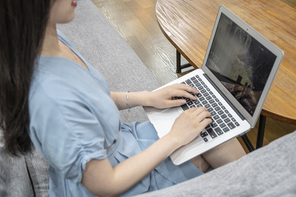 千庫網_美女商務休閑辦公攝影圖_攝影圖編號66468